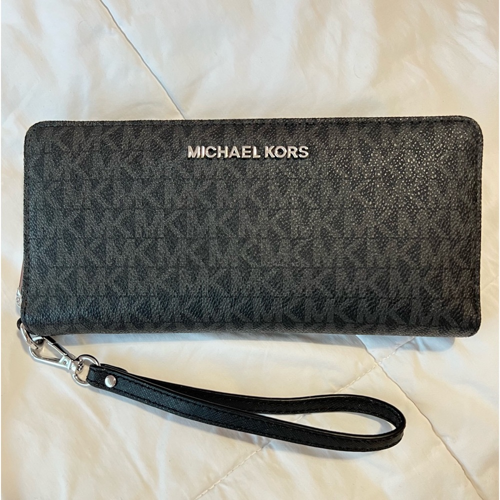 Michael Kors wristlet